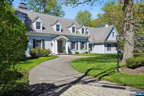 372 Lakeview Dr, Wyckoff, NJ, 07481-2325 | Card Image