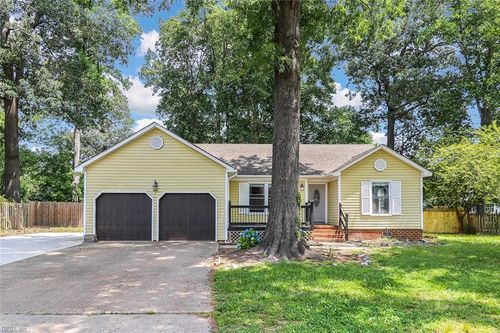 2129 Agecroft Rd, Virginia Beach, VA, 23454-5825 | Card Image