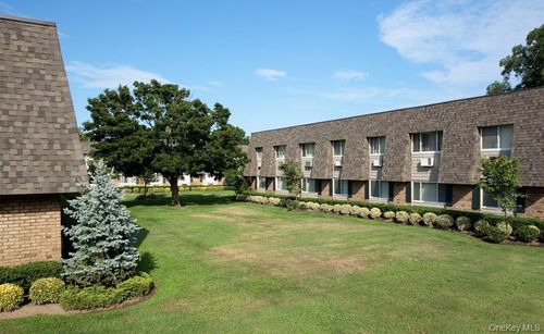 pw44-44 Phillips Walk, West Babylon, NY, 11704-7311 | Card Image