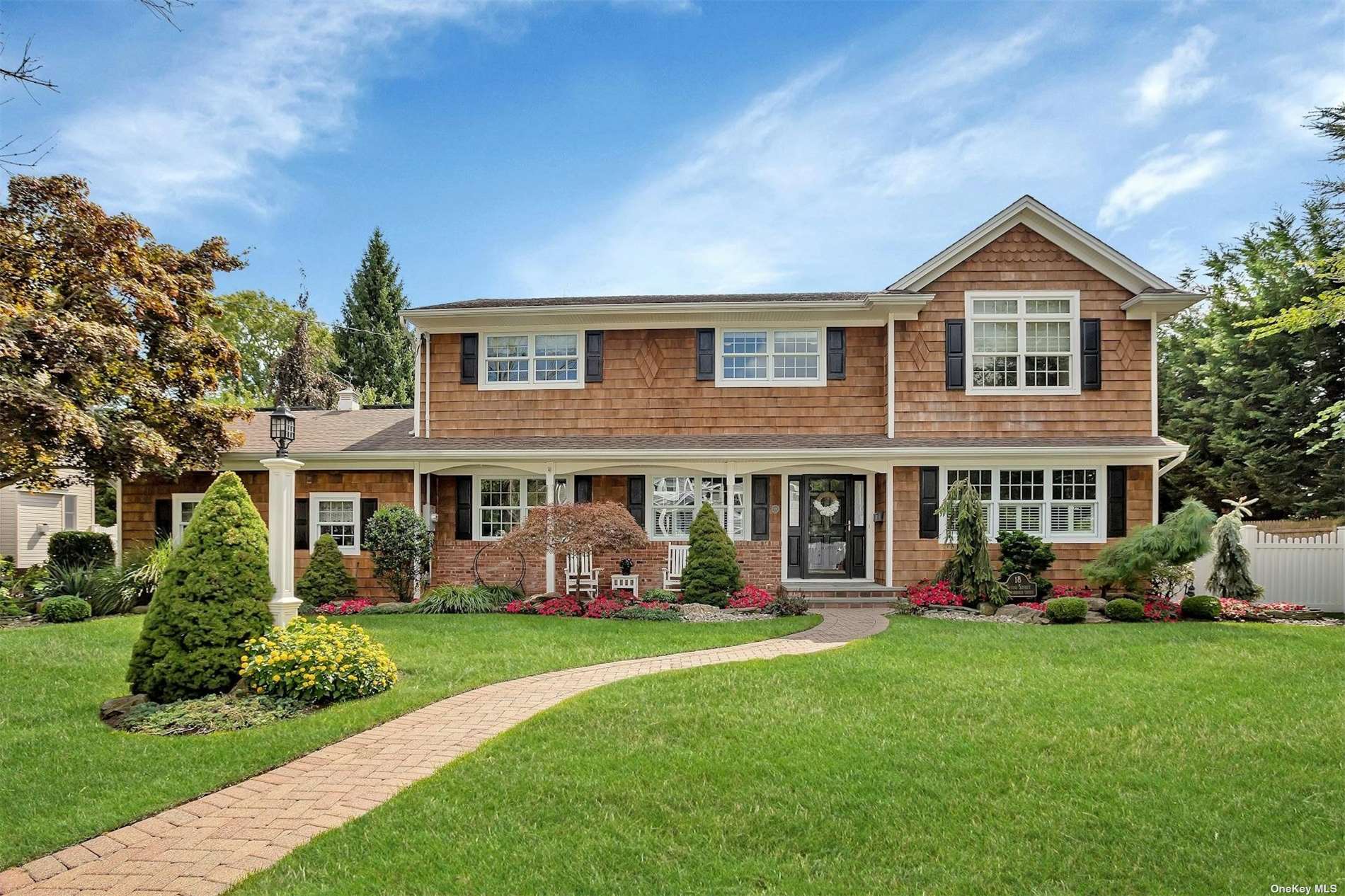 Nassau St, Massapequa, NY 11758