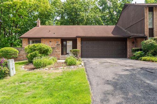 2185 Rhine Rd, West Bloomfield, MI, 48323-3066 | Card Image