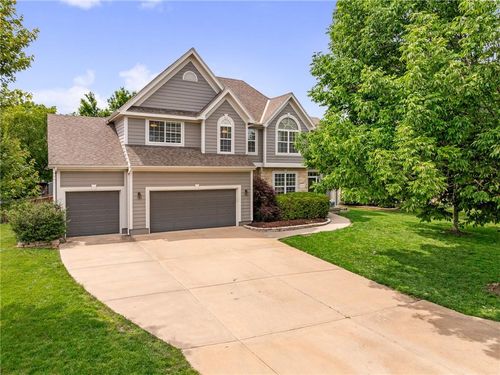 10122 Theden Cir, Lenexa, KS, 66220-2695 | Card Image