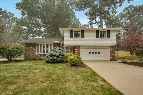 4880 Maple Hill Dr, Seven Hills, OH, 44131-5917 | Card Image