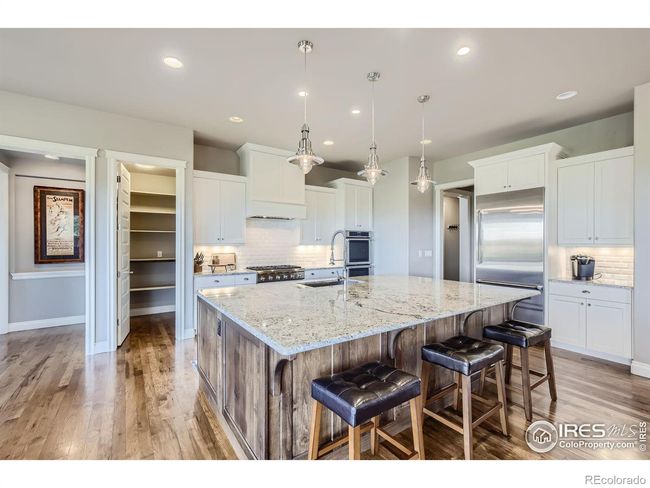 Large kitchen island and breakfast nook | Image 8