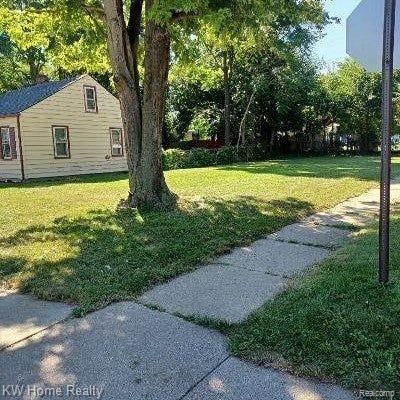 1404 E George Avenue, Home with 0 bedrooms, 0 bathrooms and null parking in Hazel Park MI | Image 2