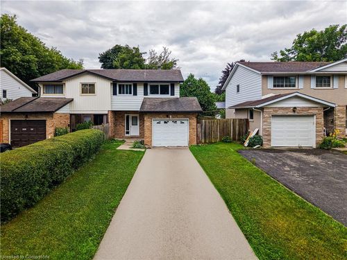 8 Woods End, Brantford, ON, N3R6M8 | Card Image