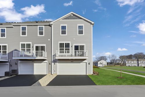 402 N Red Oak Cir, Round Lake, IL, 60073 | Card Image