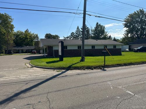 8434 N Saginaw Rd, Mount Morris, MI, 48458-1190 | Card Image