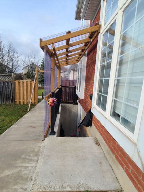 bsmnt-12 Peer Drive, Guelph, ON, N1C1G9 | Card Image