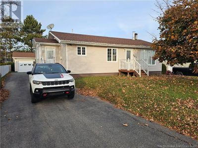 563 Fleet Cres, House other with 3 bedrooms, 2 bathrooms and null parking in Bathurst NB | Image 1