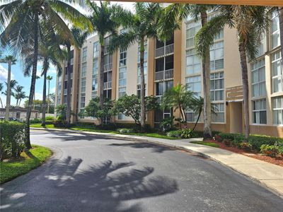 306 - 9755 Nw 52nd St, Condo with 2 bedrooms, 2 bathrooms and null parking in Doral FL | Image 1