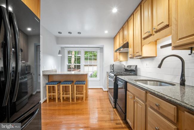 10462 Malone Ct, Townhouse with 3 bedrooms, 4 bathrooms and null parking in FAIRFAX VA | Image 11