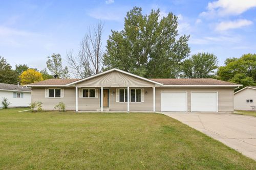 318 Stoney Point Rd Sw, Hutchinson, MN, 55350-2121 | Card Image