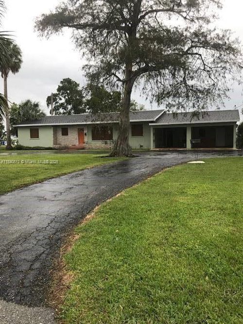 1376 E Main St, Pahokee, FL, 33476-1104 | Card Image