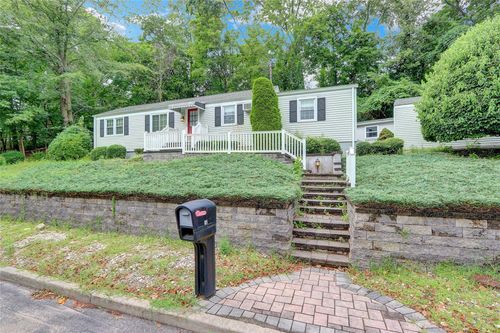 81 Oakside Rd, Smithtown, NY, 11787-1116 | Card Image