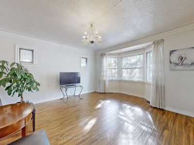 23 Mississauga Rd S, House other with 2 bedrooms, 2 bathrooms and 5 parking in Mississauga ON | Image 3