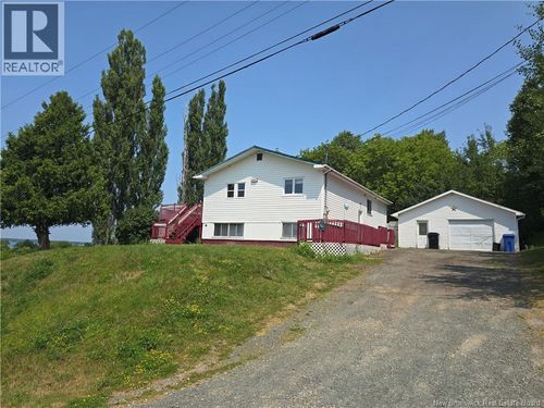 1063 Tower Hill Ave, House with 4 bedrooms, 2 bathrooms and null parking in Bathurst NB | Card Image