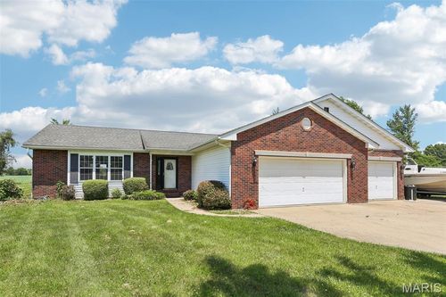 2 Stone Dr, Highland, IL, 62249-2846 | Card Image