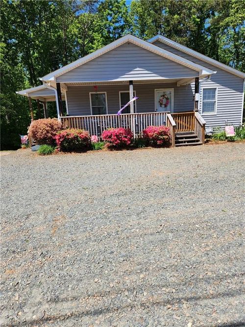 2095 Piney Mountain Rd, Walnut Cove, NC, 27052-7803 | Card Image