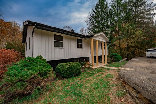 403 Virginia Ln, Waverly, OH, 45690-9130 | Card Image