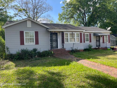 305 N Sunflower Ave, Indianola, MS, 38751-2555 | Card Image