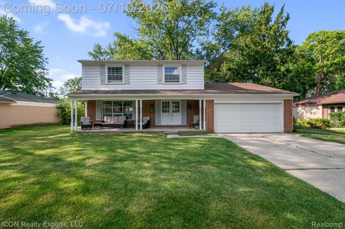 30280 Woodgate Dr, Southfield, MI, 48076-5380 | Card Image