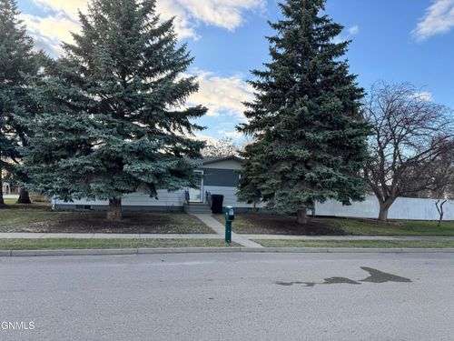 1901 Sioux Street, Williston, ND, 58801 | Card Image