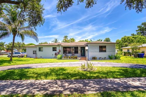 433 N 26th Ave, Hollywood, FL, 33020-4325 | Card Image