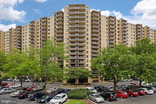 216-205 Yoakum Pkwy, ALEXANDRIA, VA, 22304-3804 | Card Image