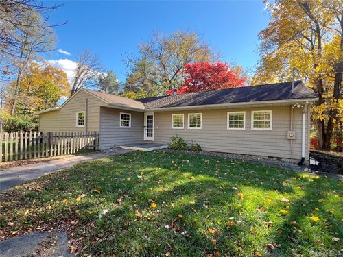 18 Chestnut Ln, Newburgh, NY, 12550-2005 | Card Image