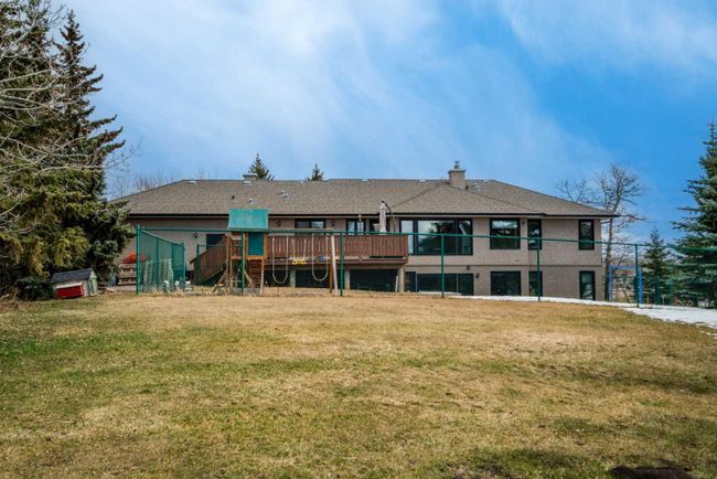 260011 Range Road 25, Home with 4 bedrooms, 3 bathrooms and 4 parking in Rural Rocky View County AB | Image 47