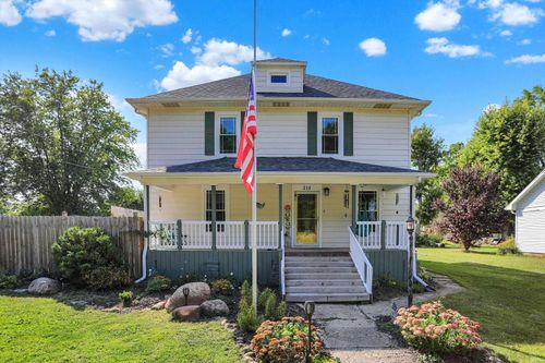 215 S Main St, New Ross, IN, 47968-8085 | Card Image