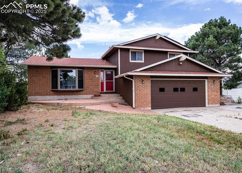 19 Hampton Ct, Pueblo, CO, 81001-1721 | Card Image