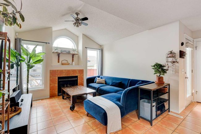 356 Prestwick Heights Se, House other with 4 bedrooms, 3 bathrooms and 2 parking in Calgary AB | Image 4