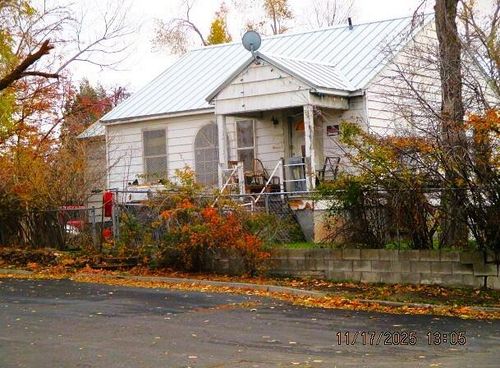 704 Fulton St, Klamath Falls, OR, 97601-6518 | Card Image