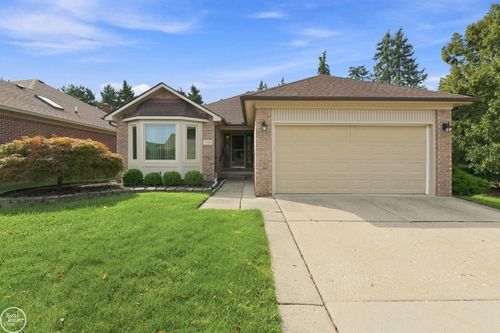 7028 Copper Creek Dr, Washington Township, MI, 48094-2820 | Card Image