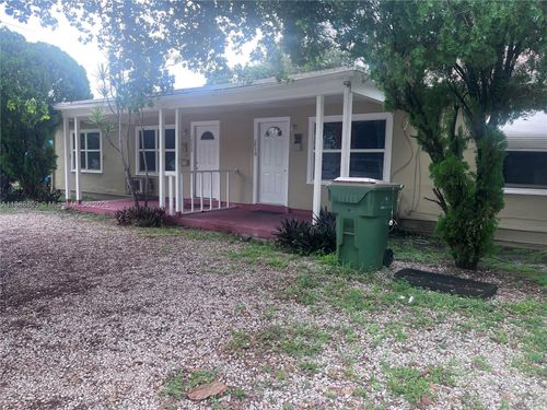 0-1572 Ne 135th St, North Miami, FL, 33161-4405 | Card Image