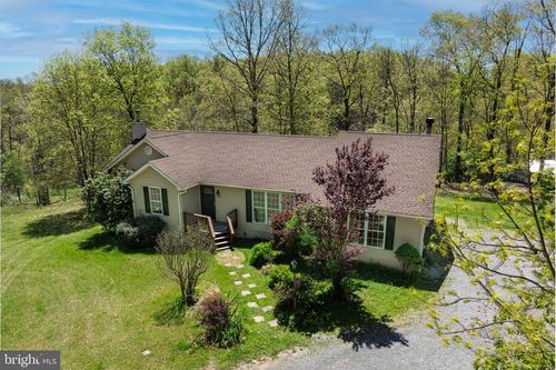 2208 Quarry Rd, BUNKER HILL, WV, 25413-4023 | Card Image