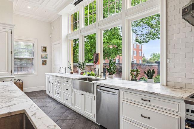 10 Brown St, House other with 5 bedrooms, 8 bathrooms and 8 parking in Providence RI | Image 23