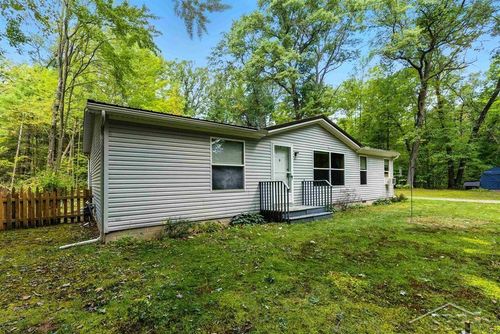 450 W Wackerly Rd, Sanford, MI, 48657-9682 | Card Image