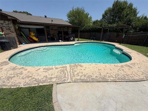 413 Hemlock Dr, Grand Prairie, TX, 75052-6611 | Card Image