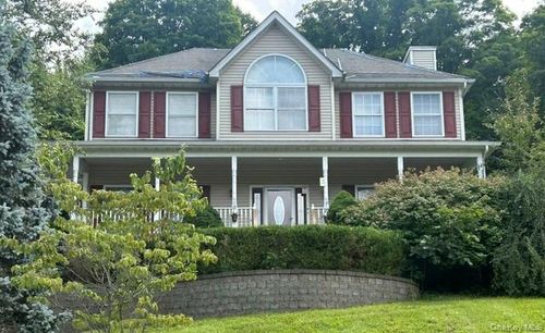 10 Brian Ct, Salisbury Mills, NY, 12577-5223 | Card Image