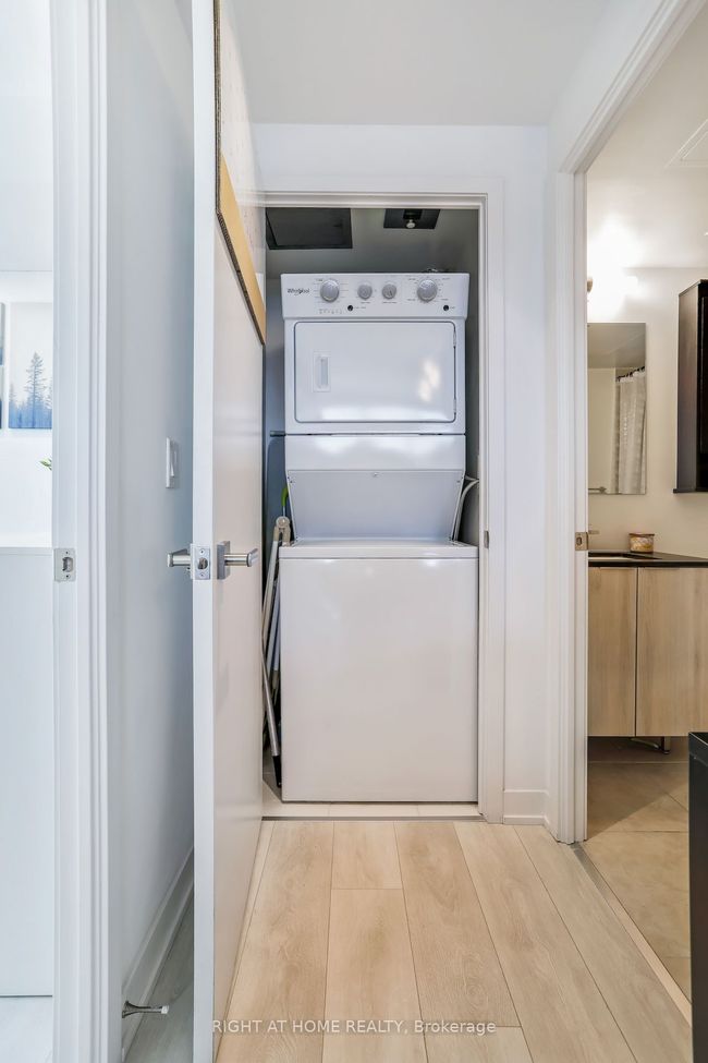 402 - 31 Tippett Rd, Condo with 4 bedrooms, 2 bathrooms and 1 parking in Toronto ON | Image 12