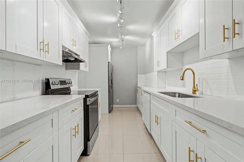 apt-406-4200 Hillcrest Dr, Hollywood, FL, 33021-7900 | Card Image