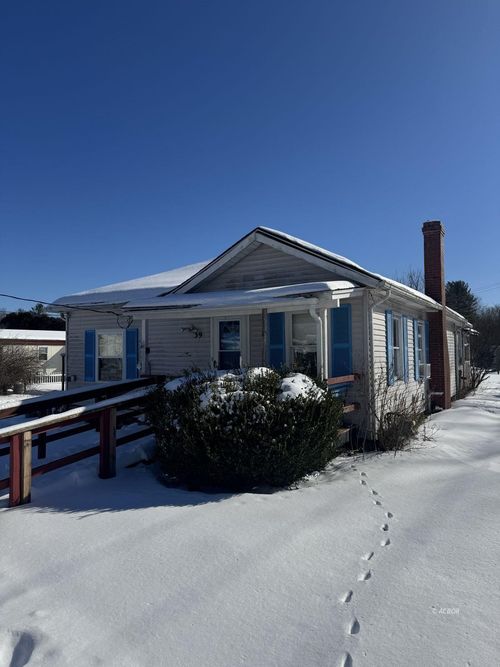 39 E 3rd St, The Plains, OH, 45780-1325 | Card Image