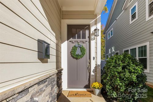 5207 Valley Stream Rd, Charlotte, NC, 28209-3557 | Card Image