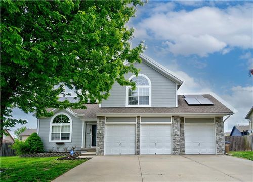 428 Madison Creek Dr, Raymore, MO, 64083-8580 | Card Image