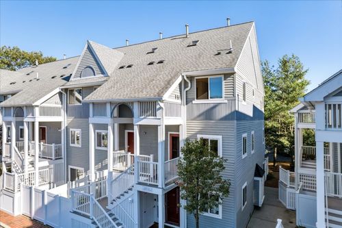 38-20 Ship Ave, Medford, MA, 02155-7218 | Card Image