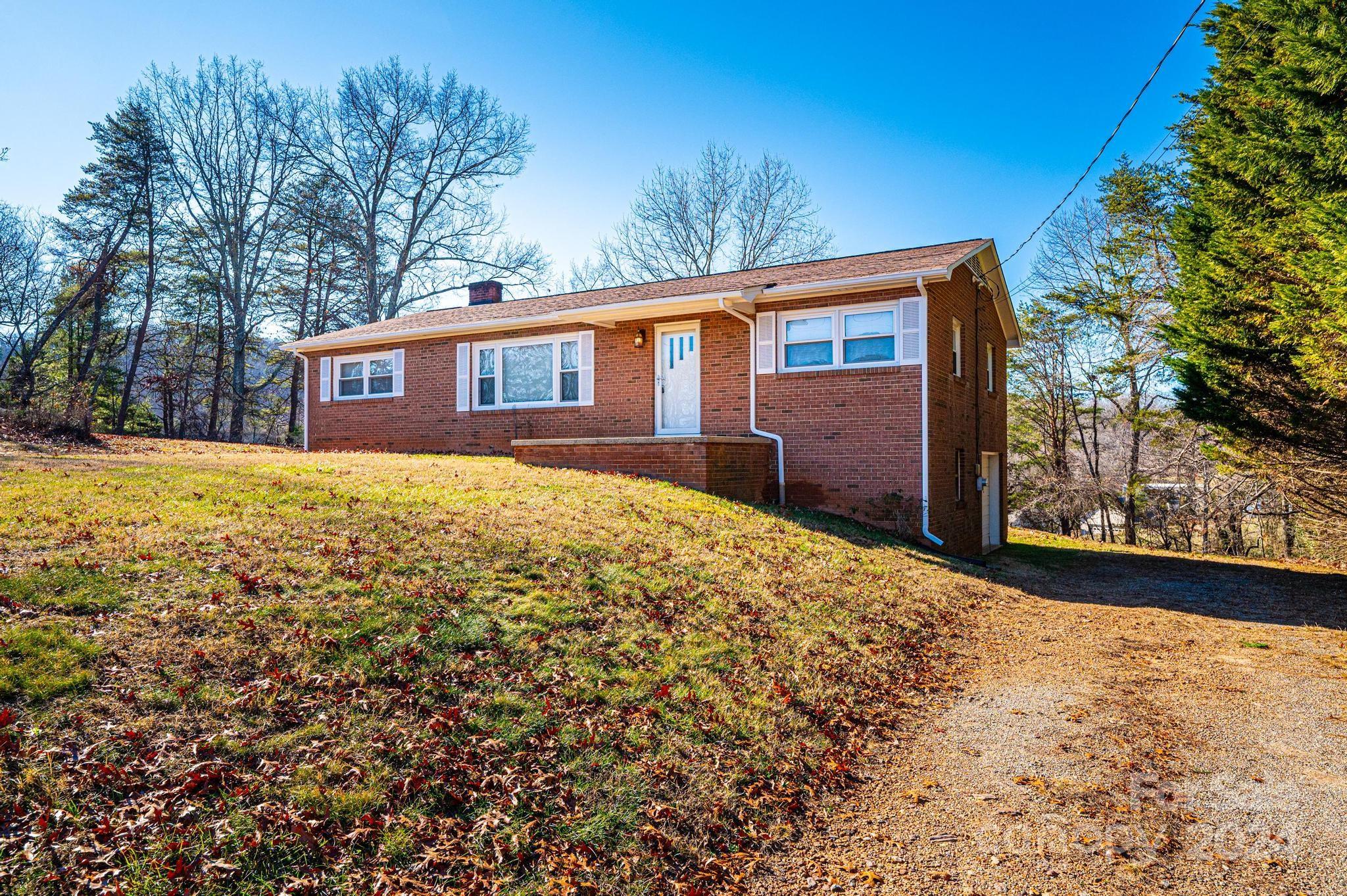 Powell Dr, Hickory, NC 28602