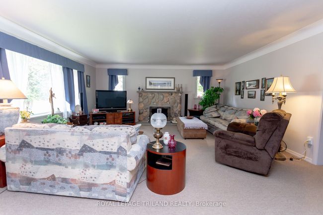 853 Avon Dr, House other with 3 bedrooms, 2 bathrooms and 10 parking in Malahide ON | Image 20